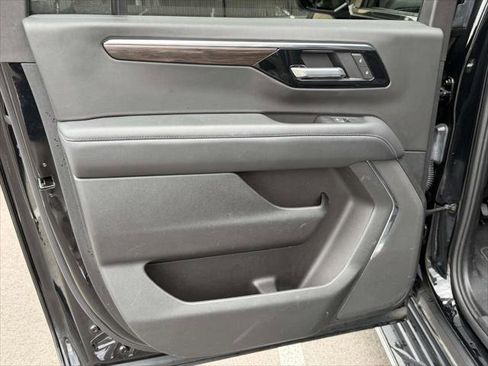 Used 2025 Chevrolet Suburban LT AWD/4WD image 14