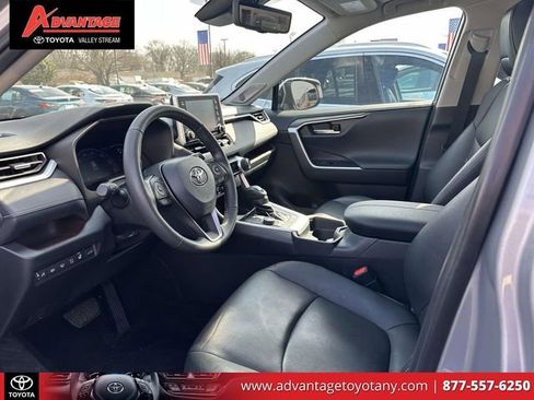 Used 2021 Toyota RAV4 Limited image 17