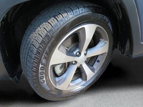 Used 2021 Jeep Cherokee Limited w/ Elite Package FWD image 25