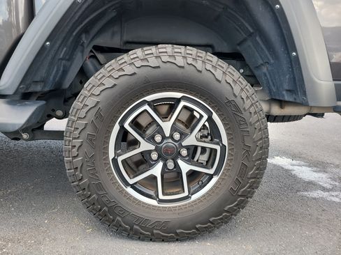 Used 2024 Jeep Gladiator Rubicon w/ Technology Group AWD/4WD image 9