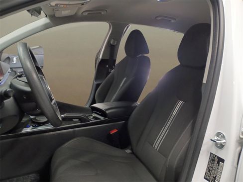 Used 2024 Hyundai Elantra SEL image 17