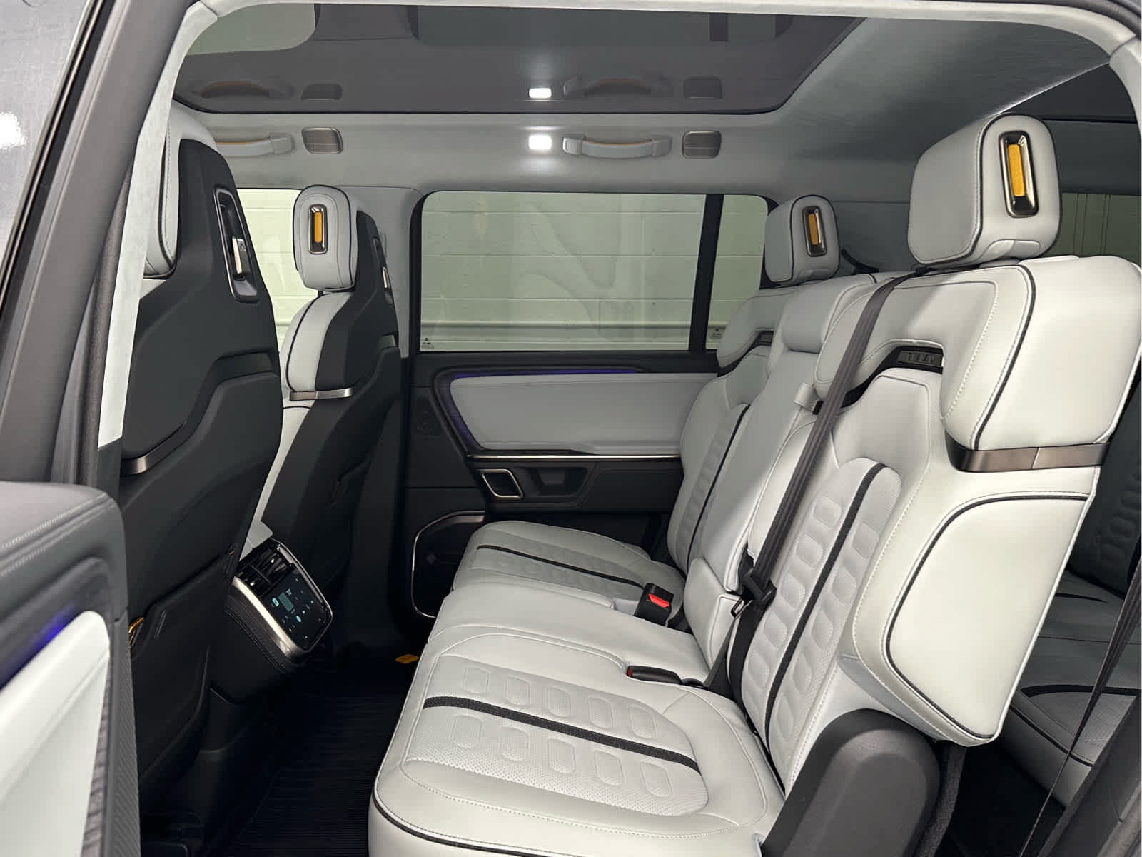 Used 2024 Rivian R1S Adventure Dual AWD/4WD image 14