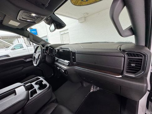 Used 2025 GMC Sierra 1500 SLT image 18