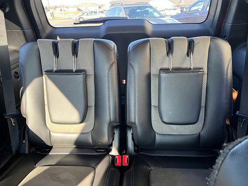 Used 2017 Ford Explorer XLT w/ XLT Technology Feature Bundle image 7