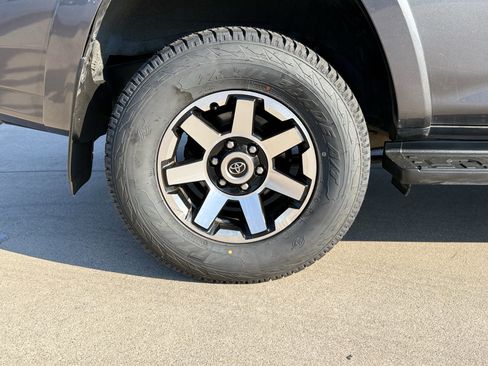 Used 2022 Toyota 4Runner TRD Off-Road image 13