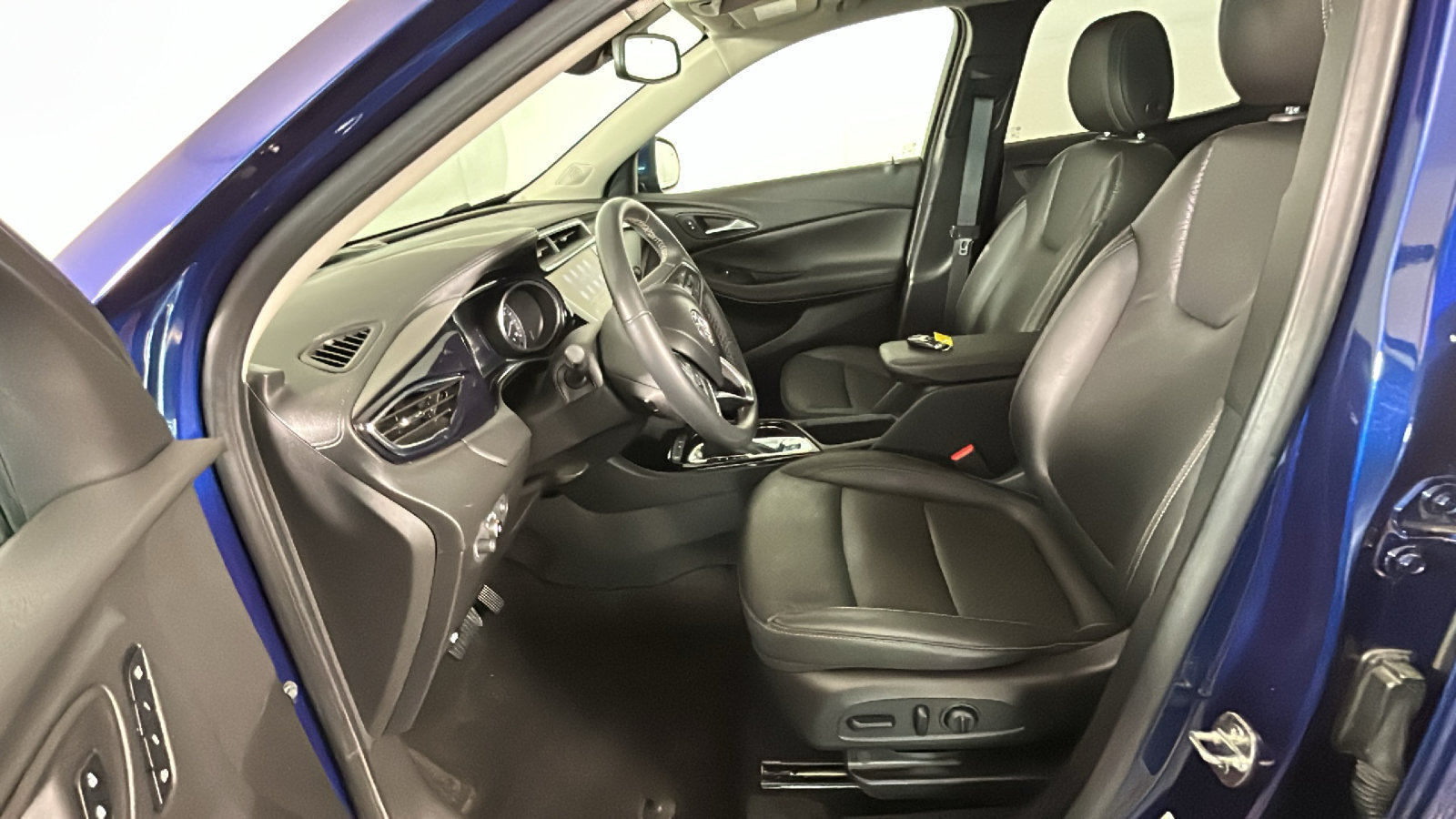 Used 2023 Buick Encore GX Essence w/ Experience Buick Package FWD image 14