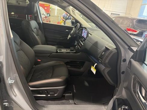 New 2026 Nissan Pathfinder Platinum image 10