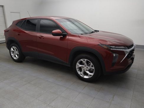 Used 2024 Chevrolet Trax LS w/ LS Convenience Package image 11