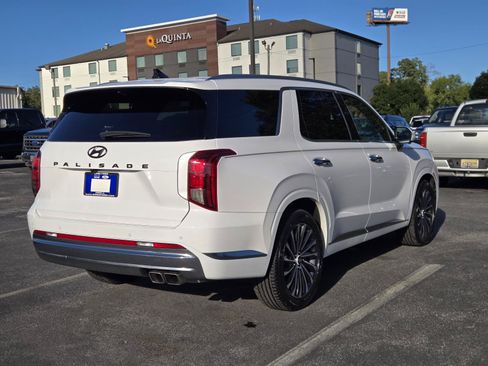 Used 2025 Hyundai Palisade Calligraphy FWD image 4