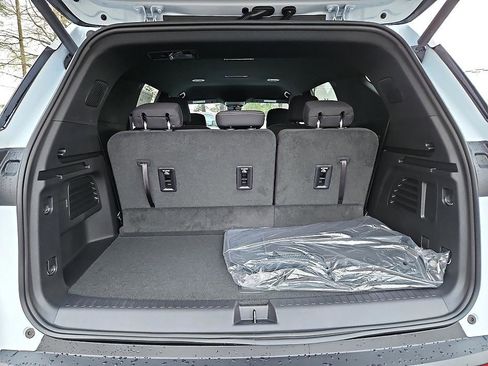 New 2026 Chevrolet Traverse LT image 12