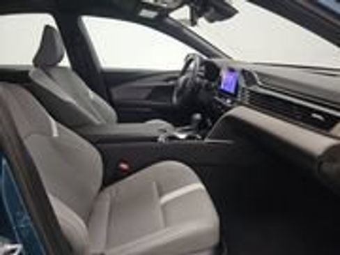 Used 2025 Toyota Camry SE w/ Convenience Package FWD image 9
