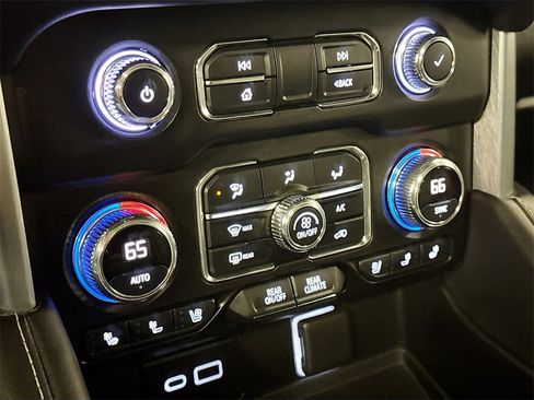 Used 2022 GMC Yukon SLT w/ SLT Premium Package image 18