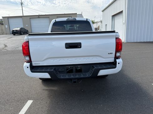Certified 2019 Toyota Tacoma TRD Off-Road w/ Technology Package AWD/4WD image 7