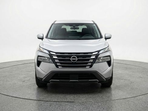 Used 2025 Nissan Rogue SV AWD/4WD image 2