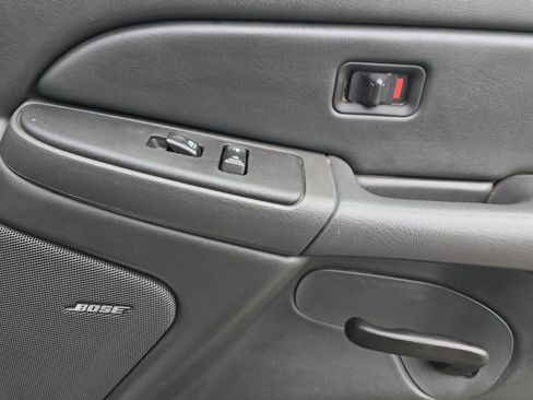 Used 2006 Chevrolet Silverado 2500 LT w/ Heavy-Duty Power Package image 19