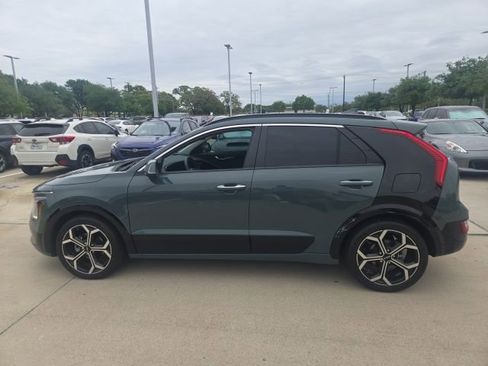 Used 2023 Kia Niro SX Touring image 5