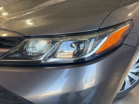 Used 2018 Toyota Camry LE FWD image 8