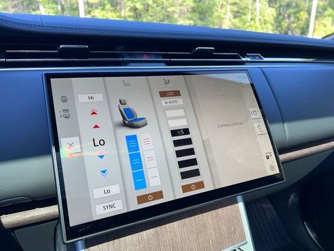 New 2025 Land Rover Range Rover SE image 21