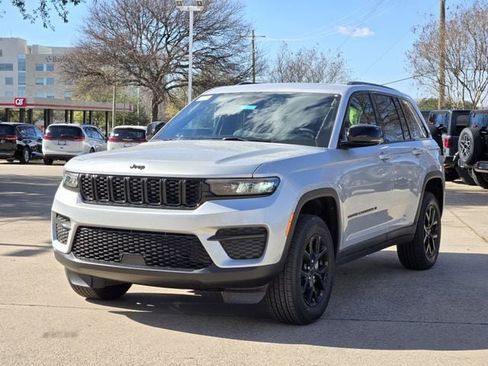 New 2025 Jeep Grand Cherokee Altitude AWD/4WD image 2