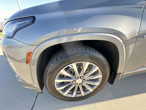 Used 2023 Chevrolet Traverse Premier image 33