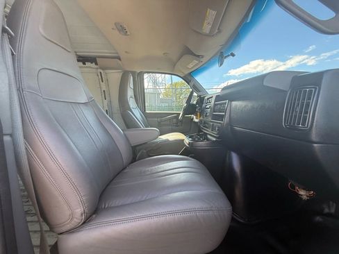 Used 2016 Chevrolet Express 2500 image 44
