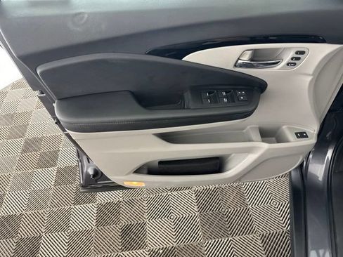 Used 2020 Honda Pilot Touring image 22