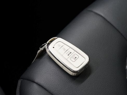 Used 2023 Toyota Camry SE w/ Audio Upgrade Package FWD image 27