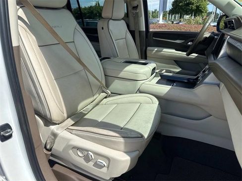 Used 2022 GMC Yukon XL Denali image 10