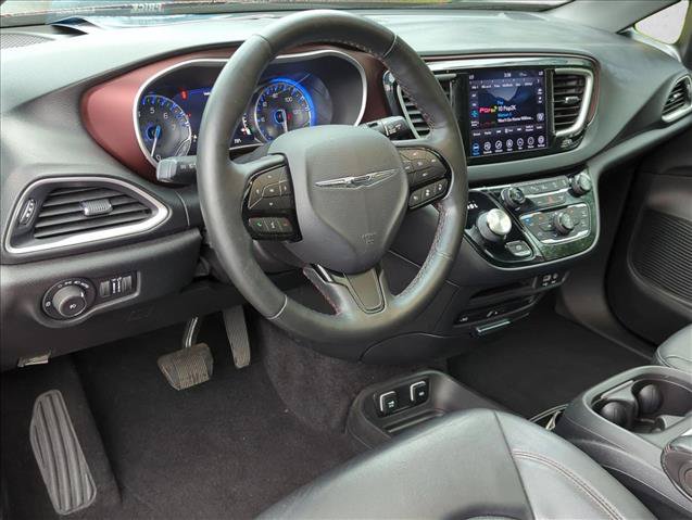 Used 2020 Chrysler Pacifica Touring-L FWD image 10
