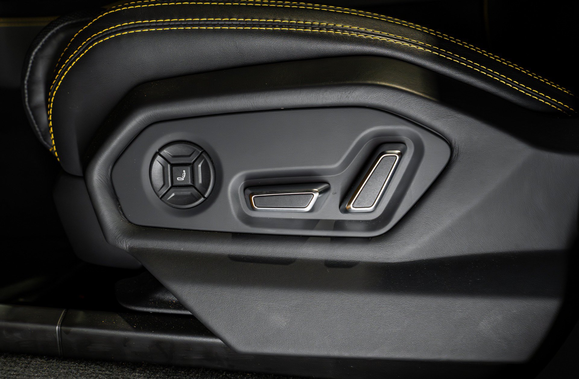 Used 2024 Lamborghini Urus Performante AWD/4WD image 44
