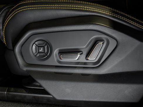 Used 2024 Lamborghini Urus Performante AWD/4WD image 44