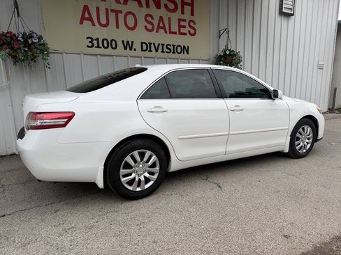 Used 2010 Toyota Camry SE FWD image 3