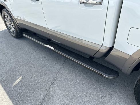 Used 2017 Nissan Titan Platinum Reserve RWD image 20
