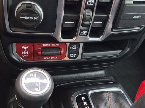 Used 2022 Jeep Gladiator Rubicon w/ LED Lighting Group AWD/4WD image 31