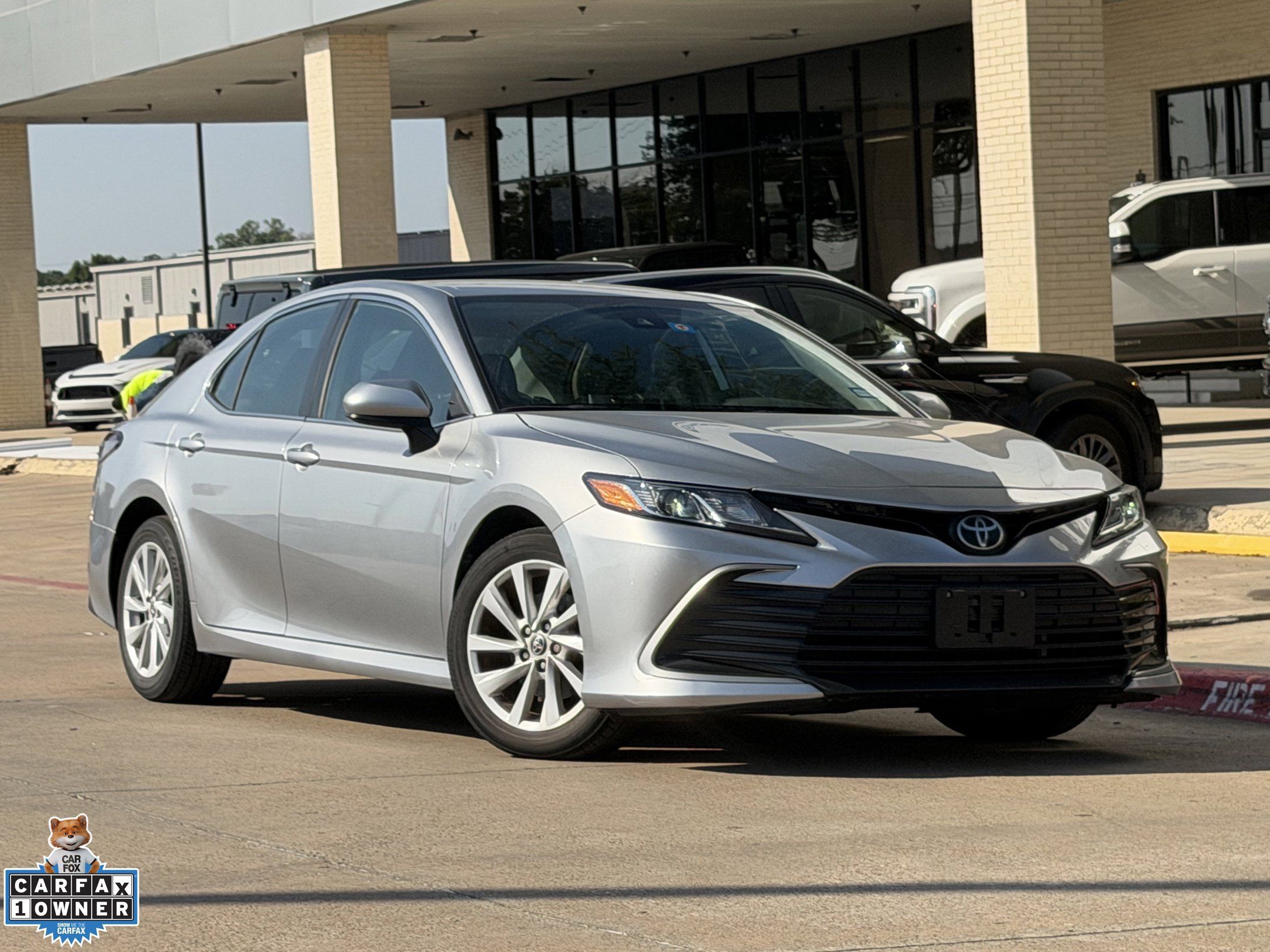 Used 2021 Toyota Camry LE FWD image 2