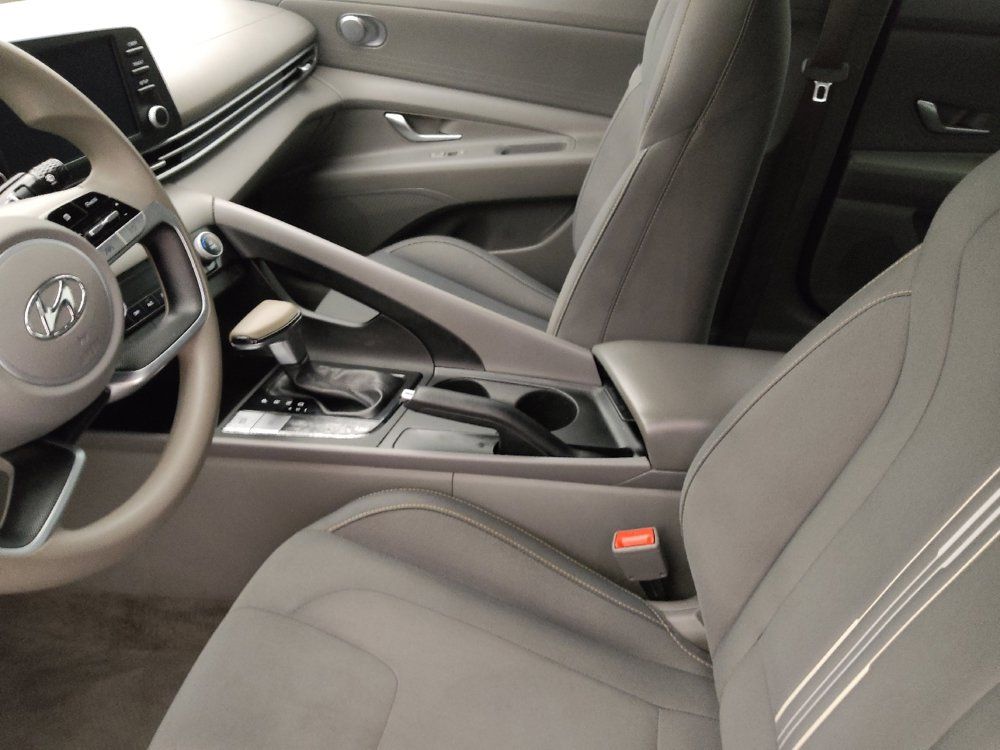 Used 2021 Hyundai Elantra SEL FWD image 17