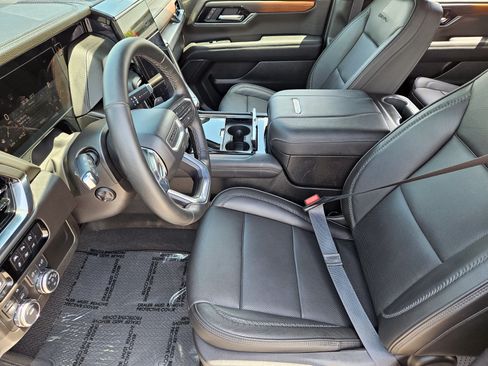 Used 2025 GMC Yukon XL Denali AWD/4WD image 14