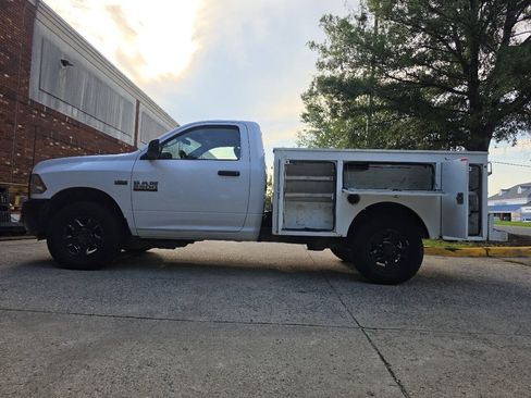 Used 2018 RAM 2500 Tradesman w/ Power & Remote Entry Group RWD image 9