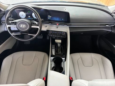 Used 2025 Hyundai Elantra Limited FWD image 23