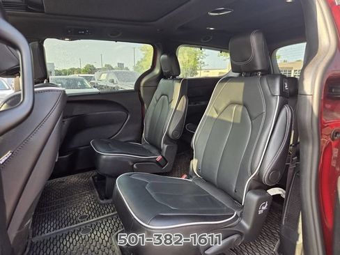 Used 2026 Chrysler Pacifica Limited w/ Uconnect Theater Family Group FWD image 15