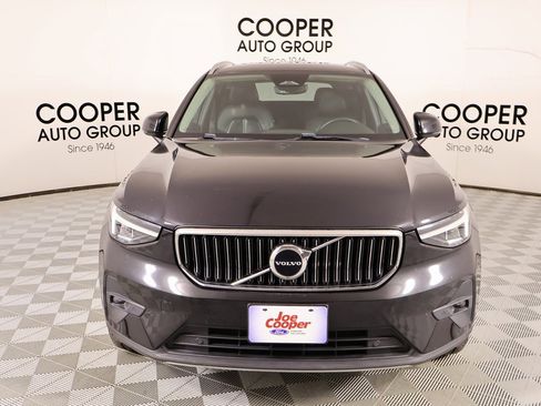 Used 2023 Volvo XC40 B4 Plus image 9