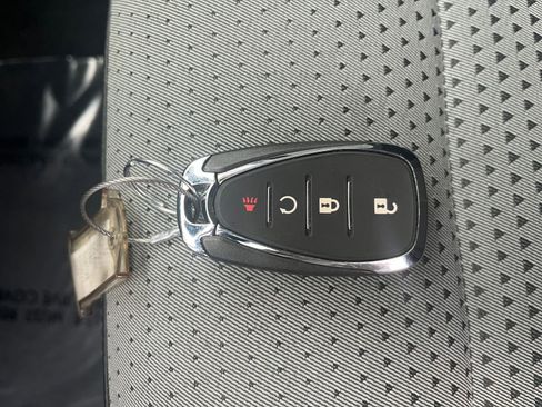 Used 2025 Chevrolet Trax LT w/ LT Convenience Package image 18