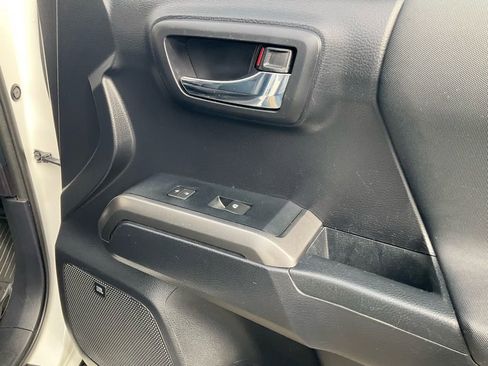 Used 2019 Toyota Tacoma TRD Sport image 65