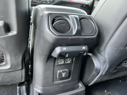 Used 2018 Jeep Wrangler Unlimited Rubicon AWD/4WD image 19