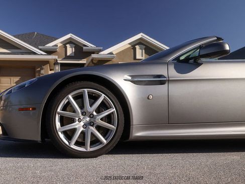 Used 2012 Aston Martin V8 Vantage Roadster image 4