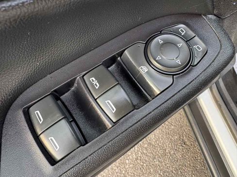Used 2018 Chevrolet Equinox LT FWD image 27