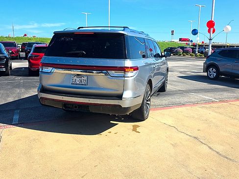 Used 2022 Lincoln Navigator L Reserve AWD/4WD image 7