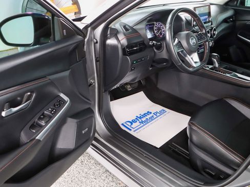 Used 2023 Nissan Sentra SR w/ SR Premium Package FWD image 3