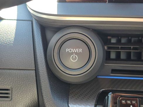 Certified 2026 Toyota Prius XLE FWD image 32