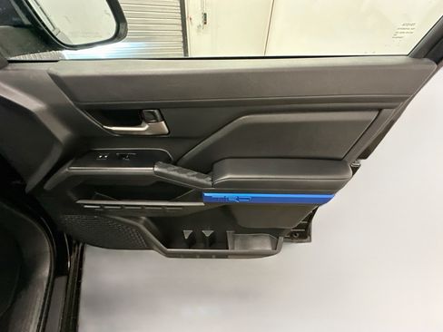 Used 2025 Toyota Tacoma TRD Off-Road AWD/4WD image 31